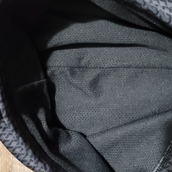Like new Under Armor storm hoodie sweatshirt metallic gray/ black size Y MED - Picture 7 of 16